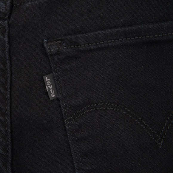 NWOT Levi’s 724 HIGH RISE STRAIGHT FIT WOMEN'S JEANS in Black - Picture 6 of 10